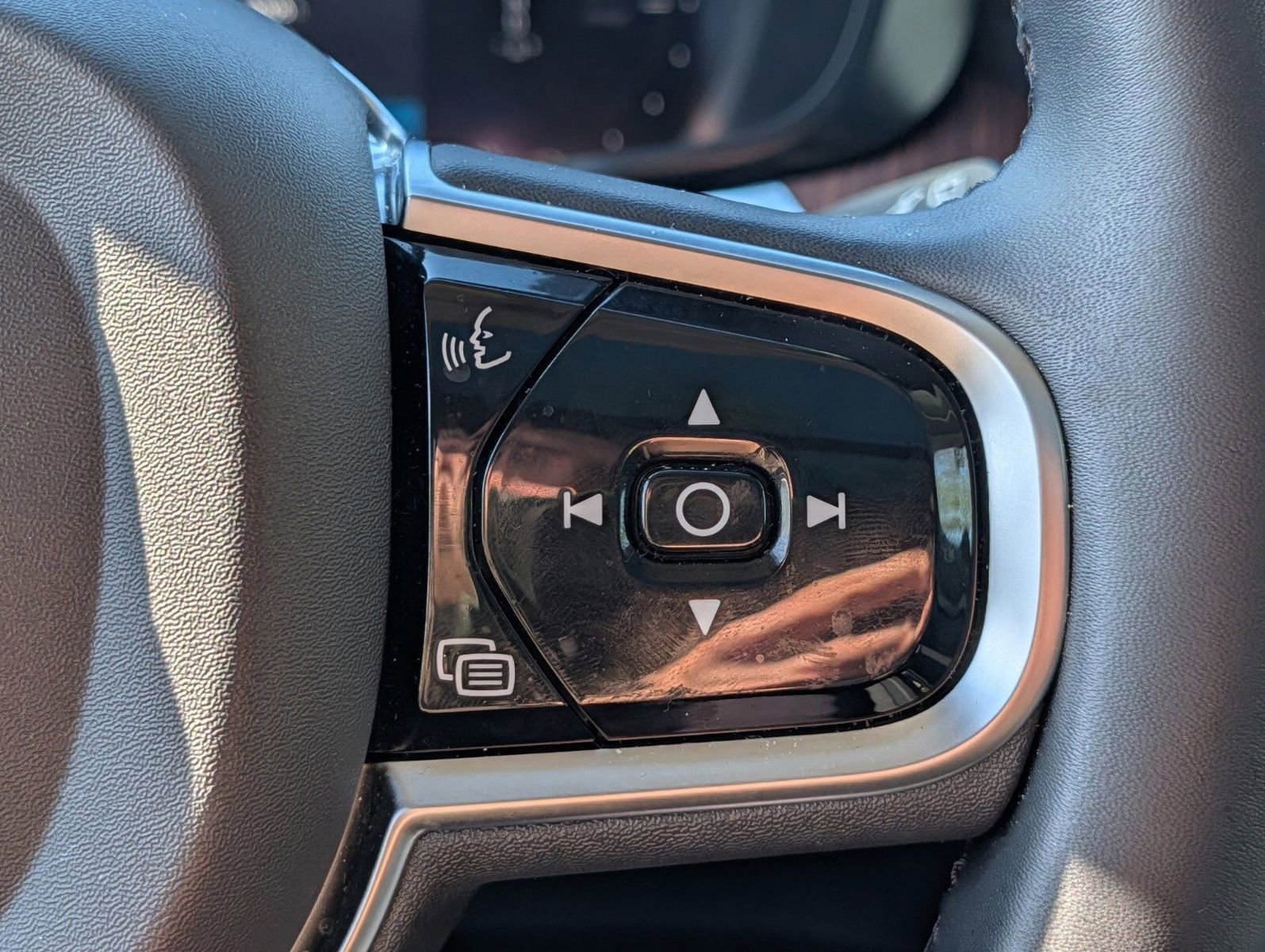 Used 2024 Volvo XC60 T8 Ultimate w/ Protection Package Premier image 33