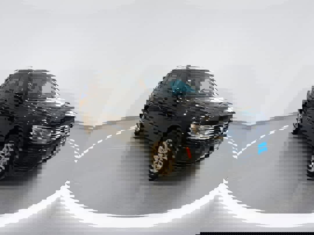 Used 2019 Volkswagen Tiguan S image 2