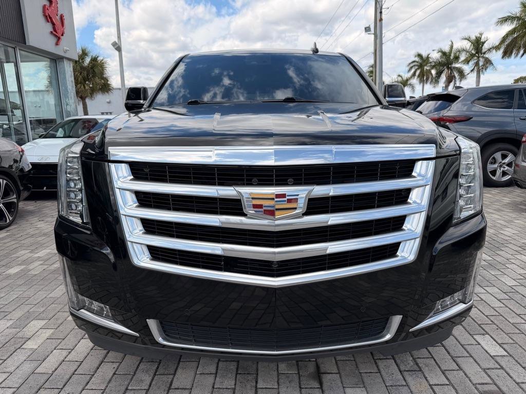 Used 2018 Cadillac Escalade ESV Luxury RWD image 2