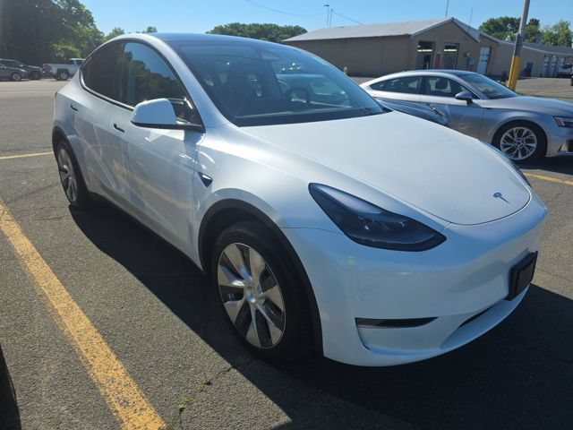 Used 2024 Tesla Model Y Long Range AWD/4WD image 2