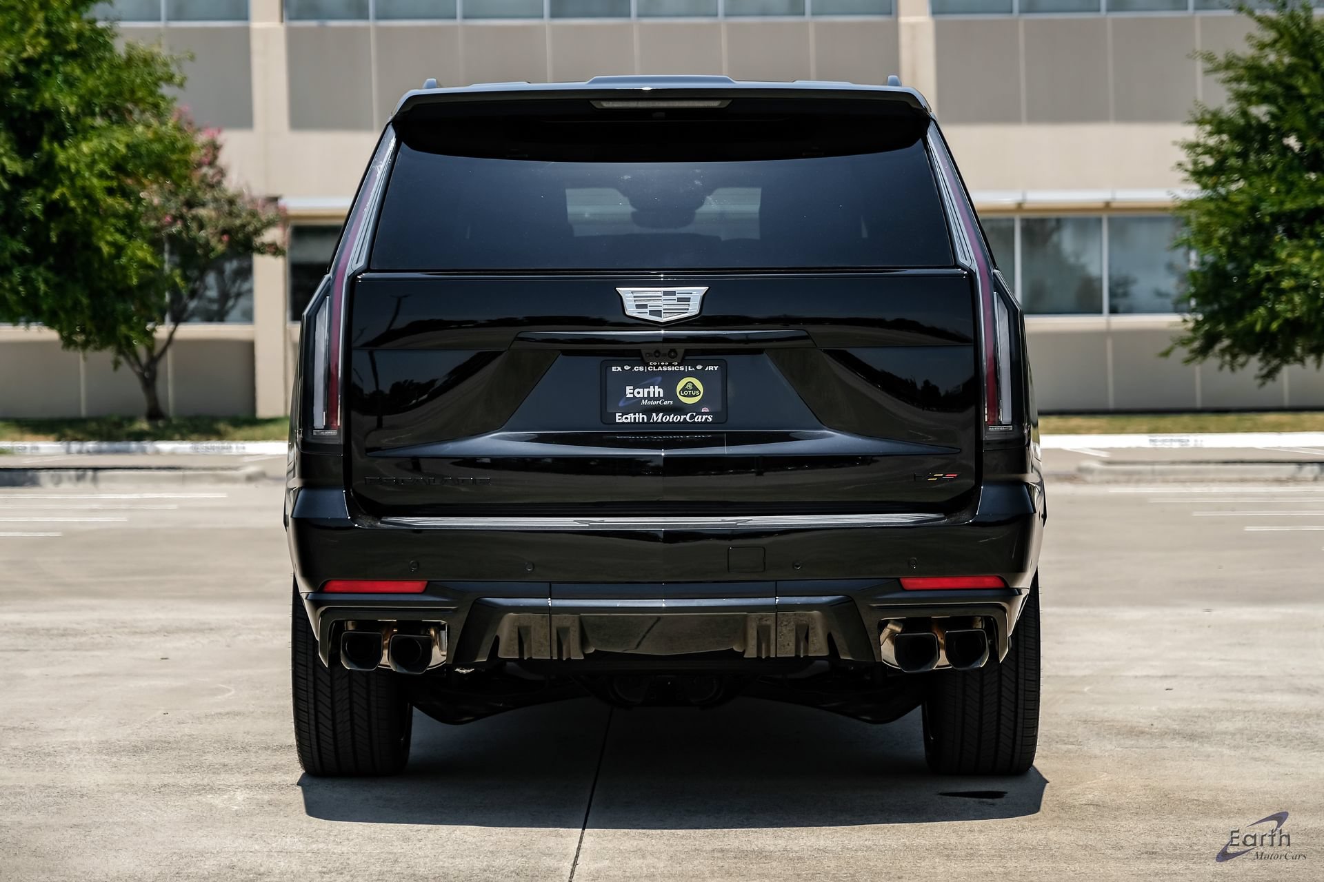 Used 2026 Cadillac Escalade ESV V w/ LPO, ONYX Package AWD/4WD image 12