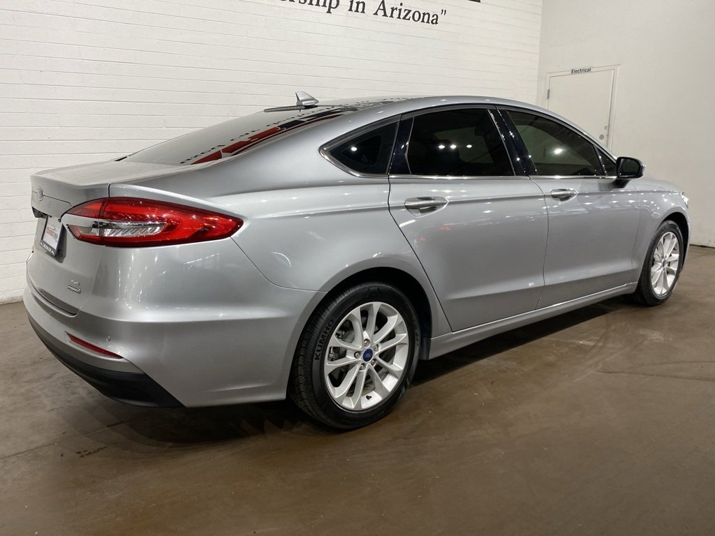 Used 2020 Ford Fusion SE image 3