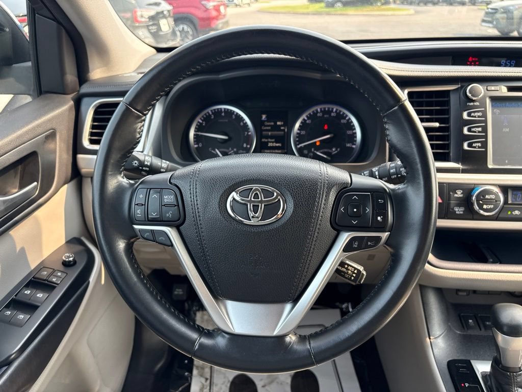 Used 2018 Toyota Highlander XLE AWD/4WD image 15