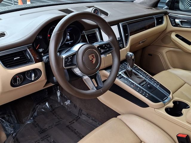 Certified 2017 Porsche Macan Turbo image 4