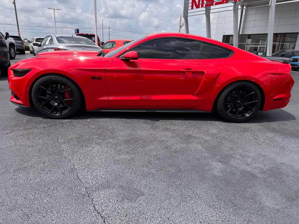 Used 2017 Ford Mustang GT RWD image 2