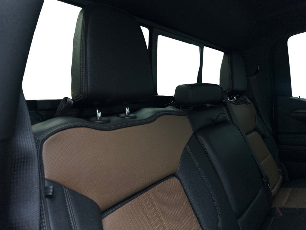 Used 2023 Chevrolet Silverado 1500 High Country w/ Technology Package AWD/4WD image 43