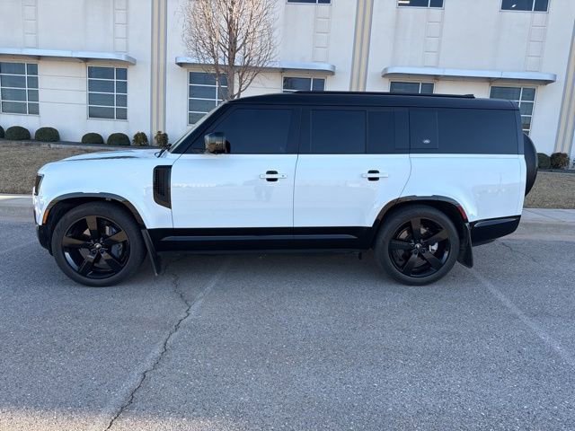 Used 2024 Land Rover Defender 130 X-Dynamic SE image 8