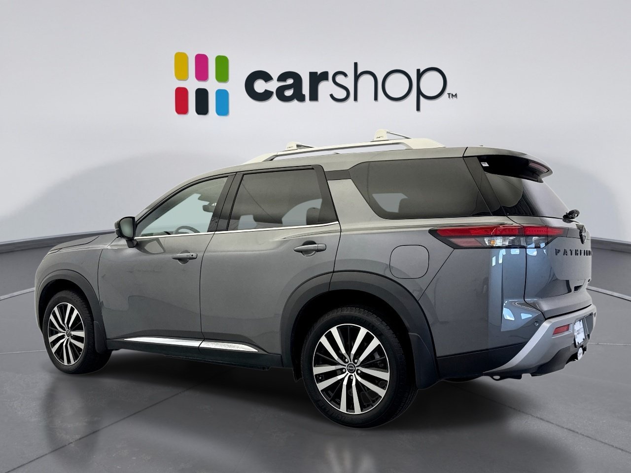 Used 2025 Nissan Pathfinder Platinum w/ Black Appearance Package AWD/4WD image 3