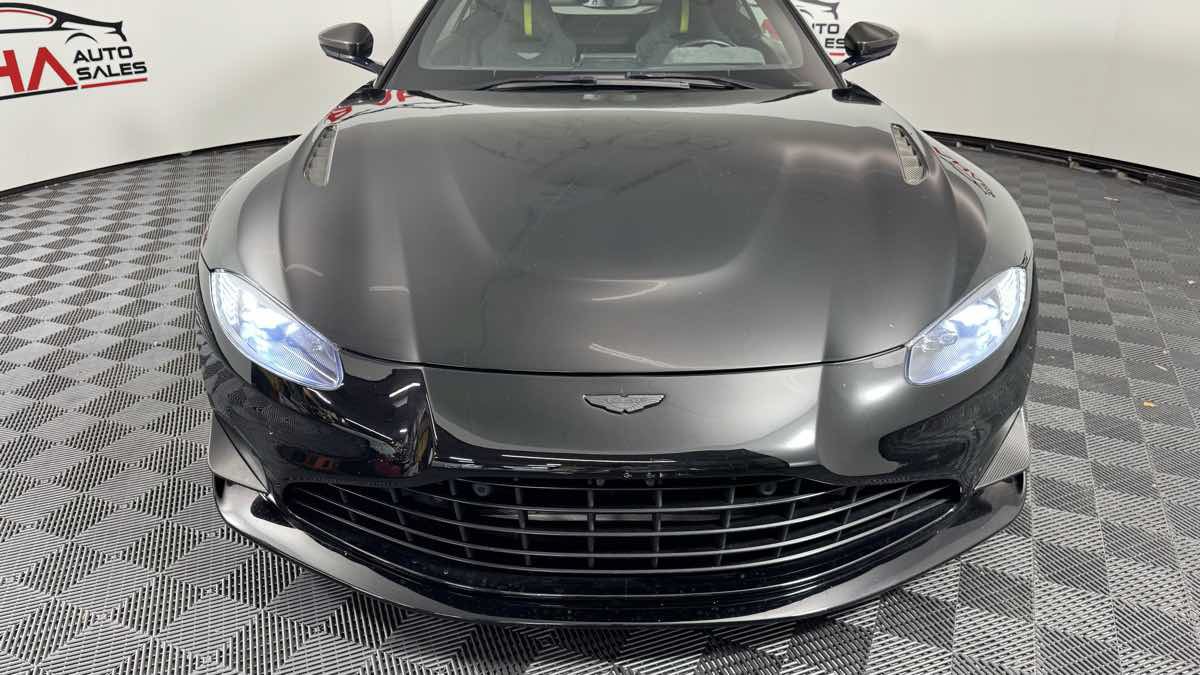 Used 2022 Aston Martin V8 Vantage Coupe RWD image 10