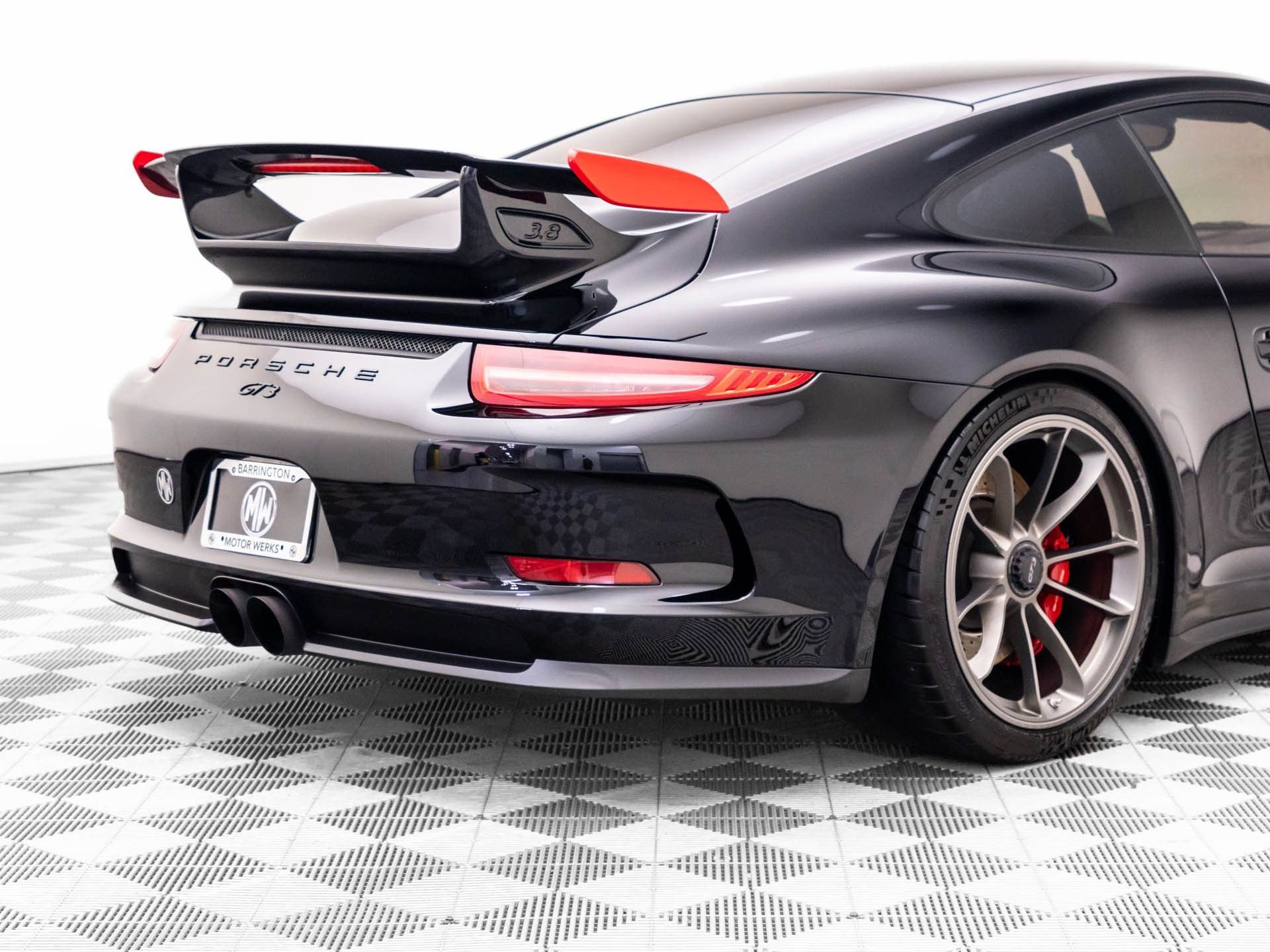 Used 2014 Porsche 911 GT3 w/ Carbon Interior Package RWD image 30