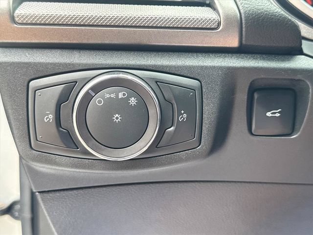Used 2019 Ford Fusion SE FWD image 17