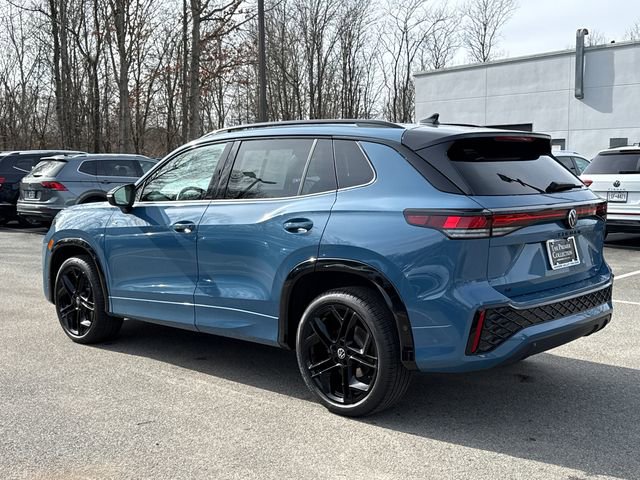 Certified 2025 Volkswagen Tiguan SE R-Line image 6