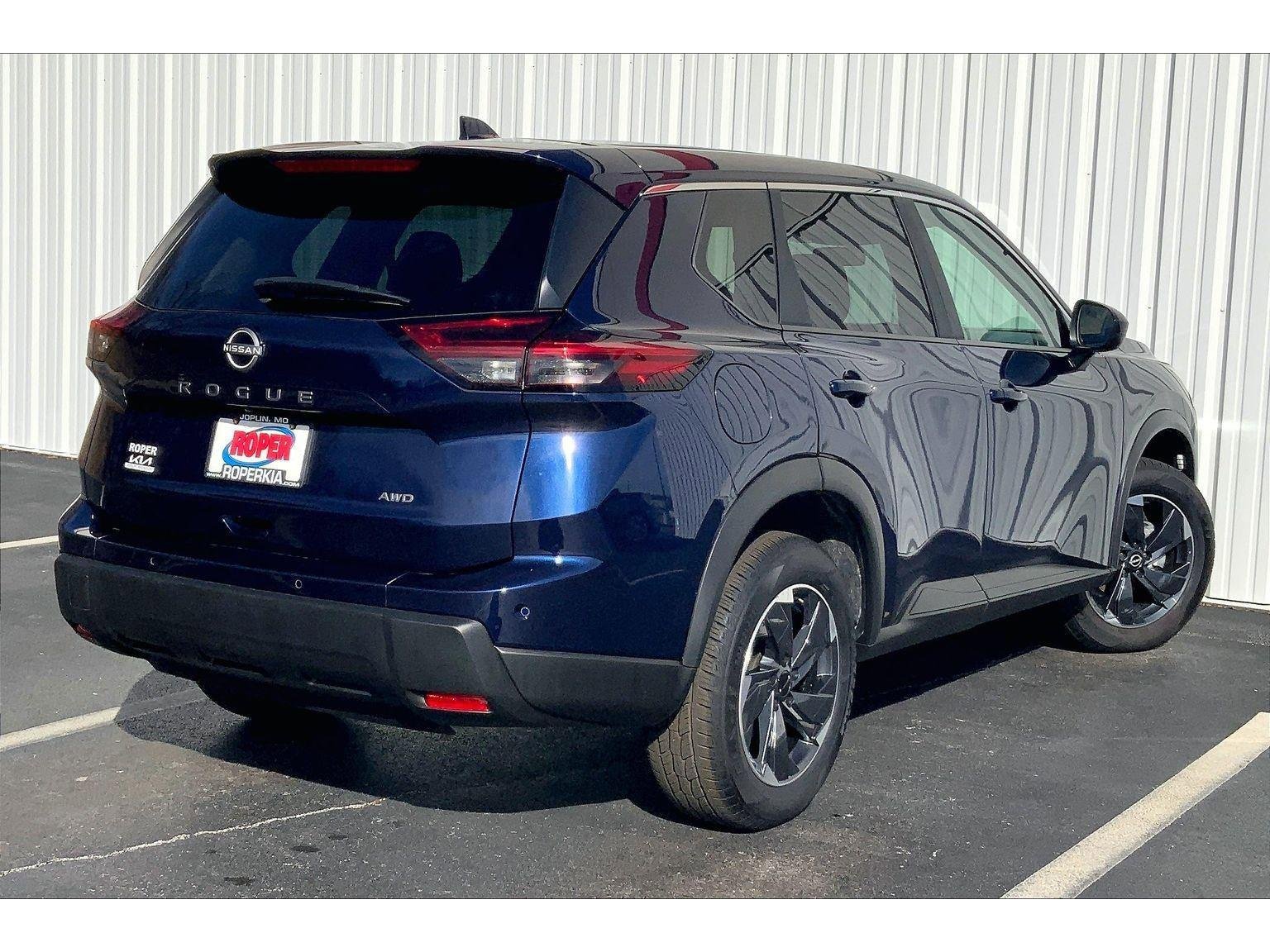 Used 2025 Nissan Rogue SV image 11
