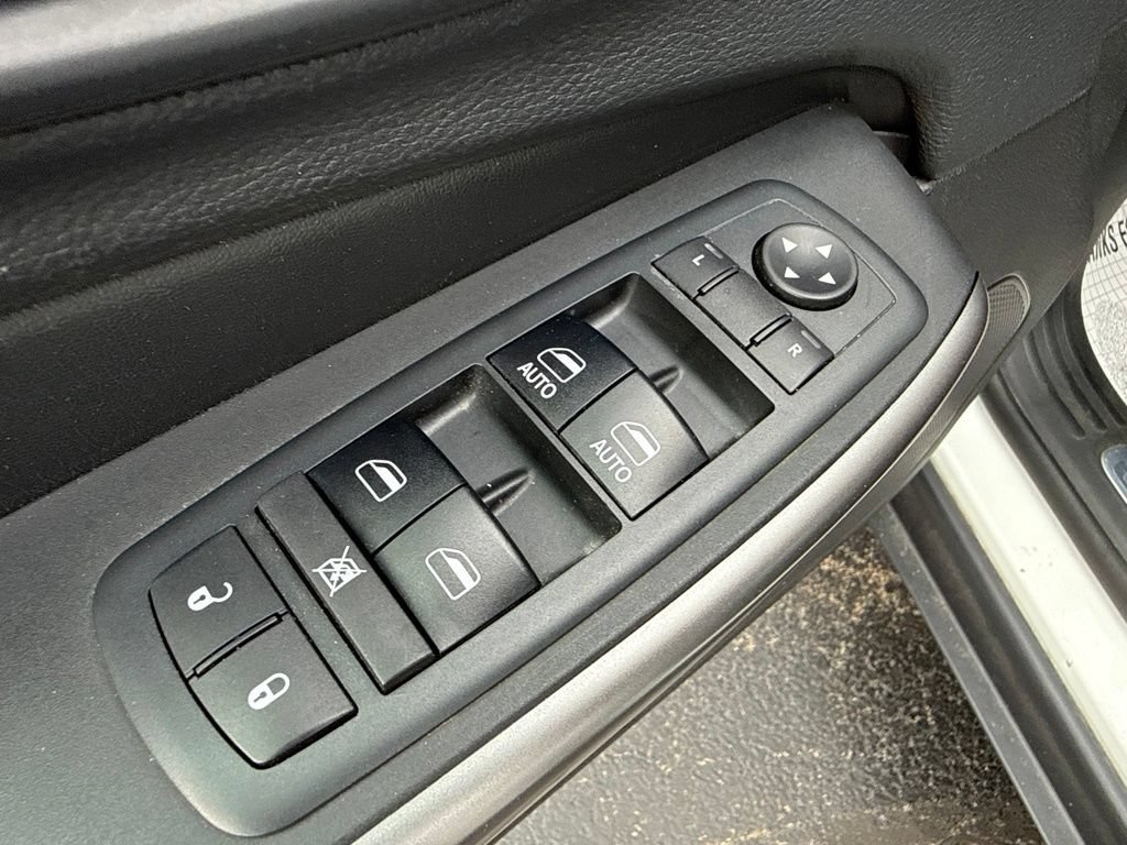 Used 2019 Jeep Cherokee Limited AWD/4WD image 21
