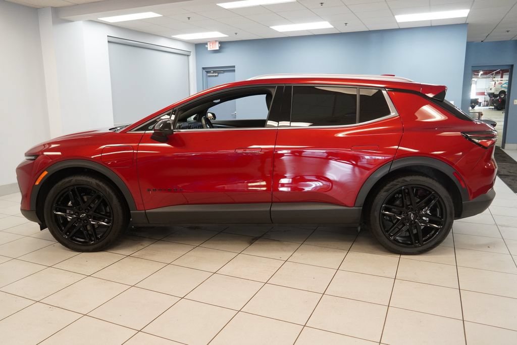 New 2026 Chevrolet Equinox EV LT w/ LPO, Blackout Package FWD image 2
