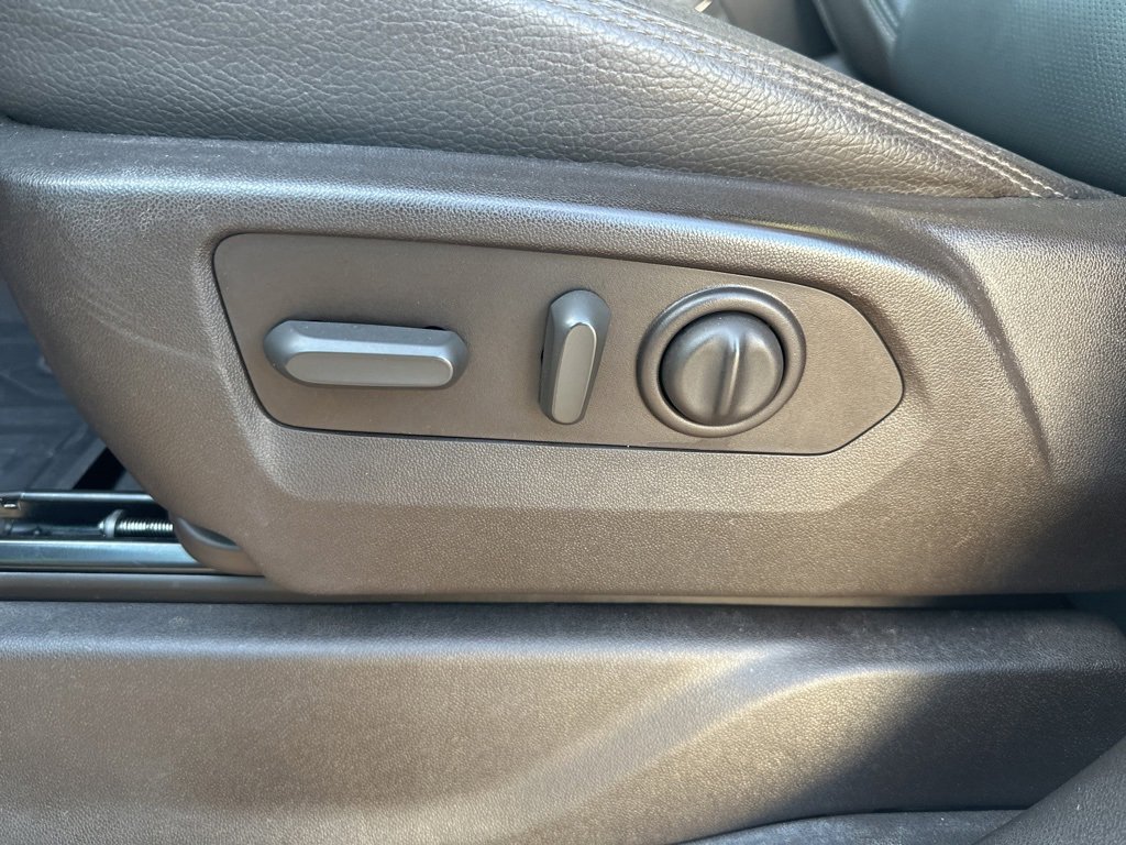 Used 2023 GMC Sierra 3500 Denali w/ Denali Ultimate Package image 16