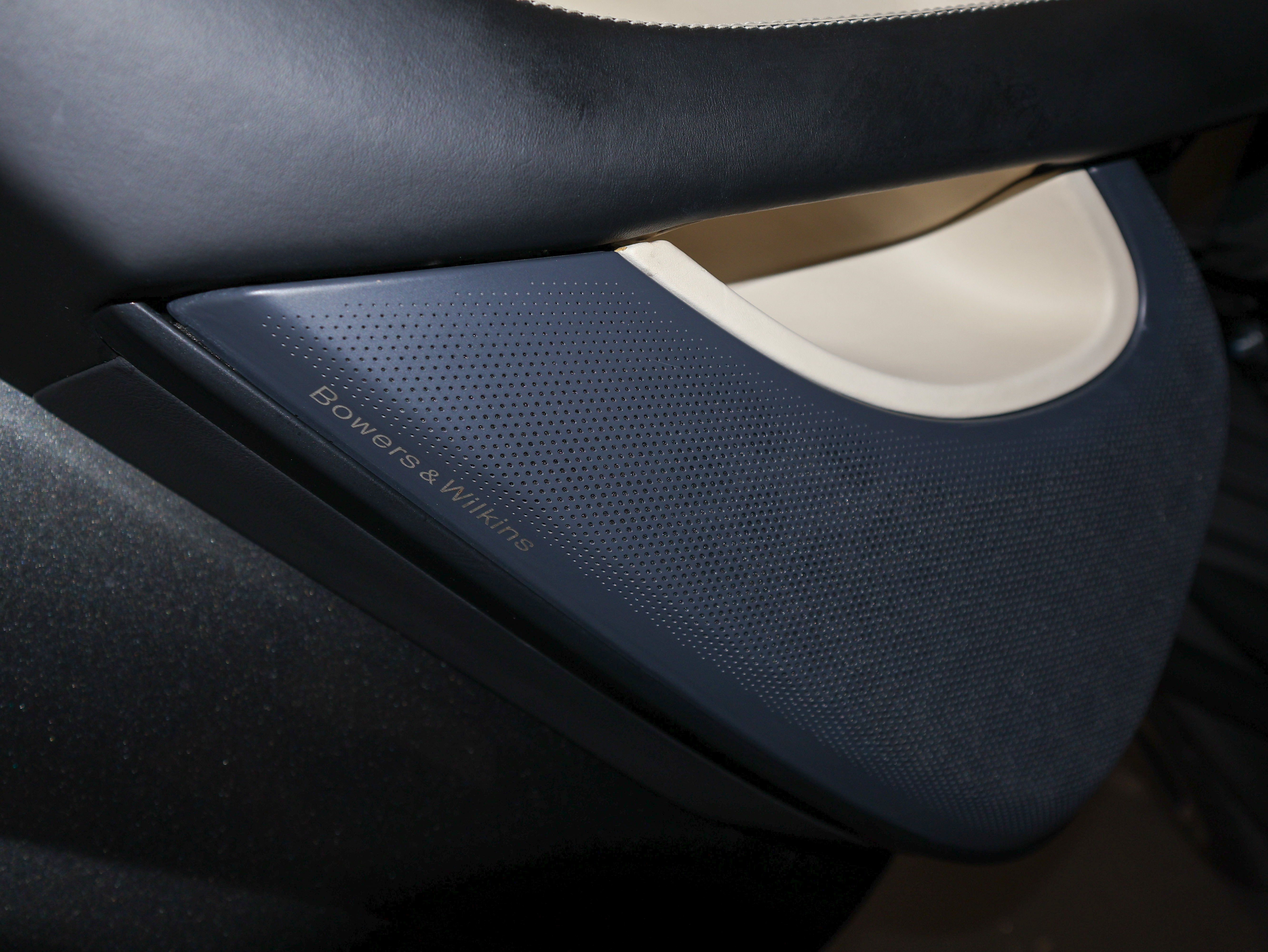 Used 2018 McLaren 570S RWD image 17