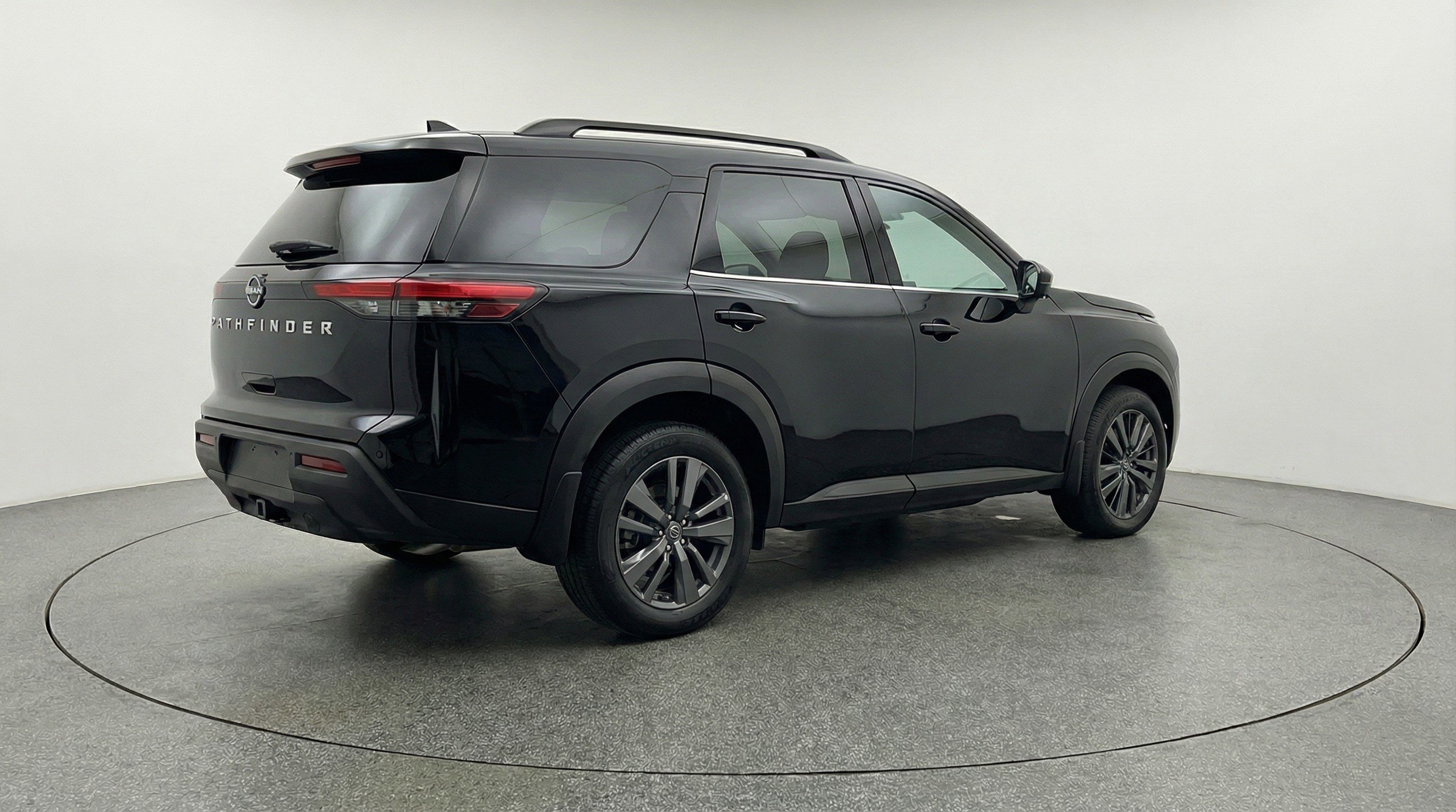 Used 2025 Nissan Pathfinder SV FWD image 9