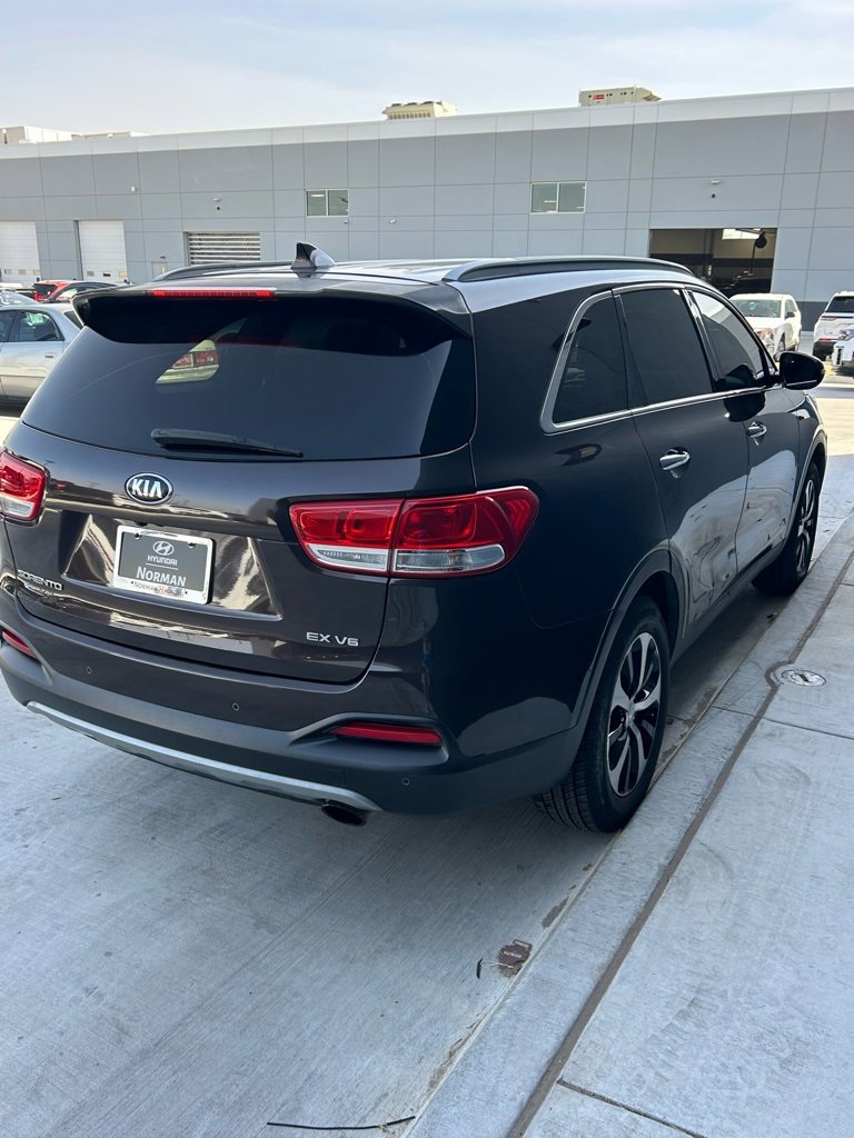 Used 2017 Kia Sorento EX image 7