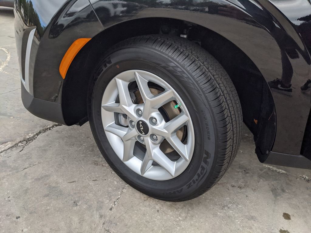 Certified 2025 Kia Soul LX image 35