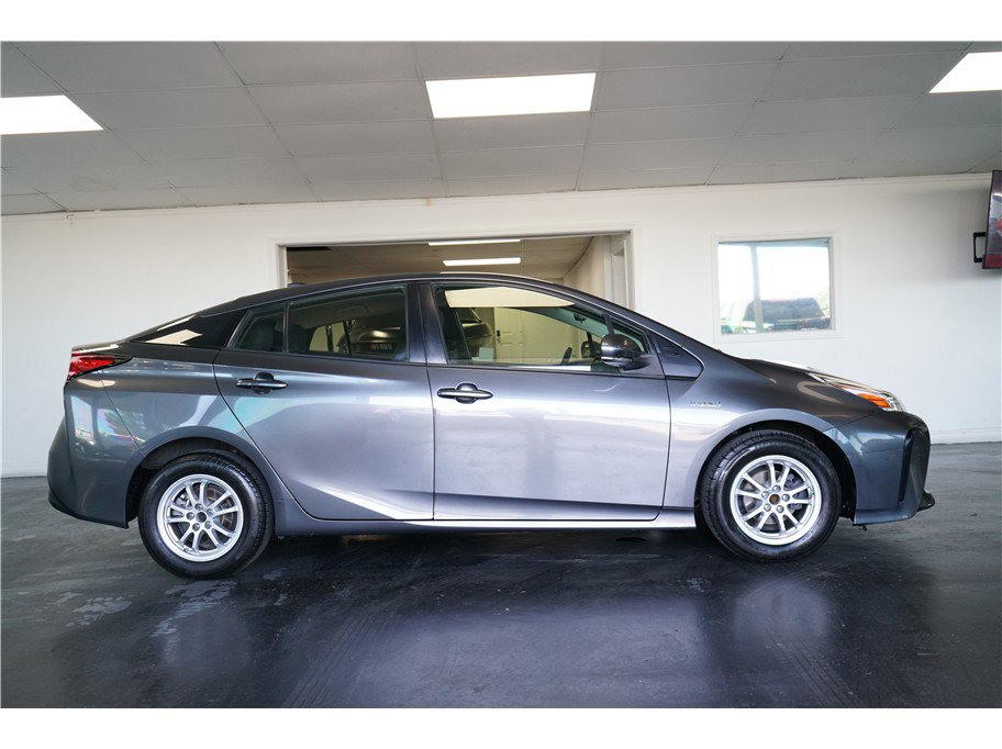 Used 2020 Toyota Prius L Eco w/ Carpet Mat Package image 8