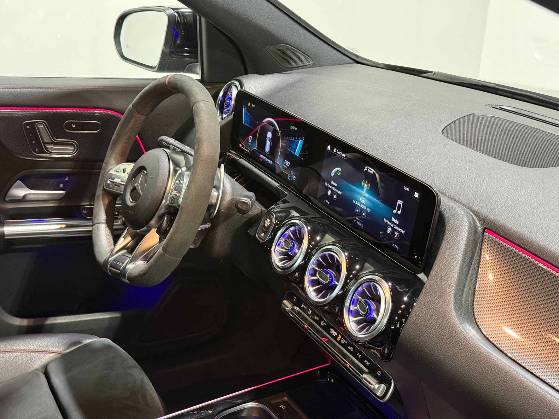 Used 2022 Mercedes-Benz GLA 35 AMG 4MATIC w/ Premium Package Lite image 64