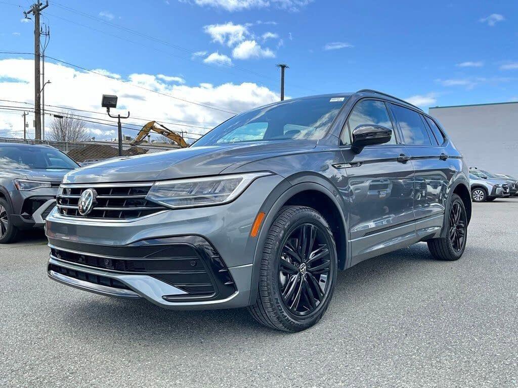 Used 2022 Volkswagen Tiguan SE R-Line image 4