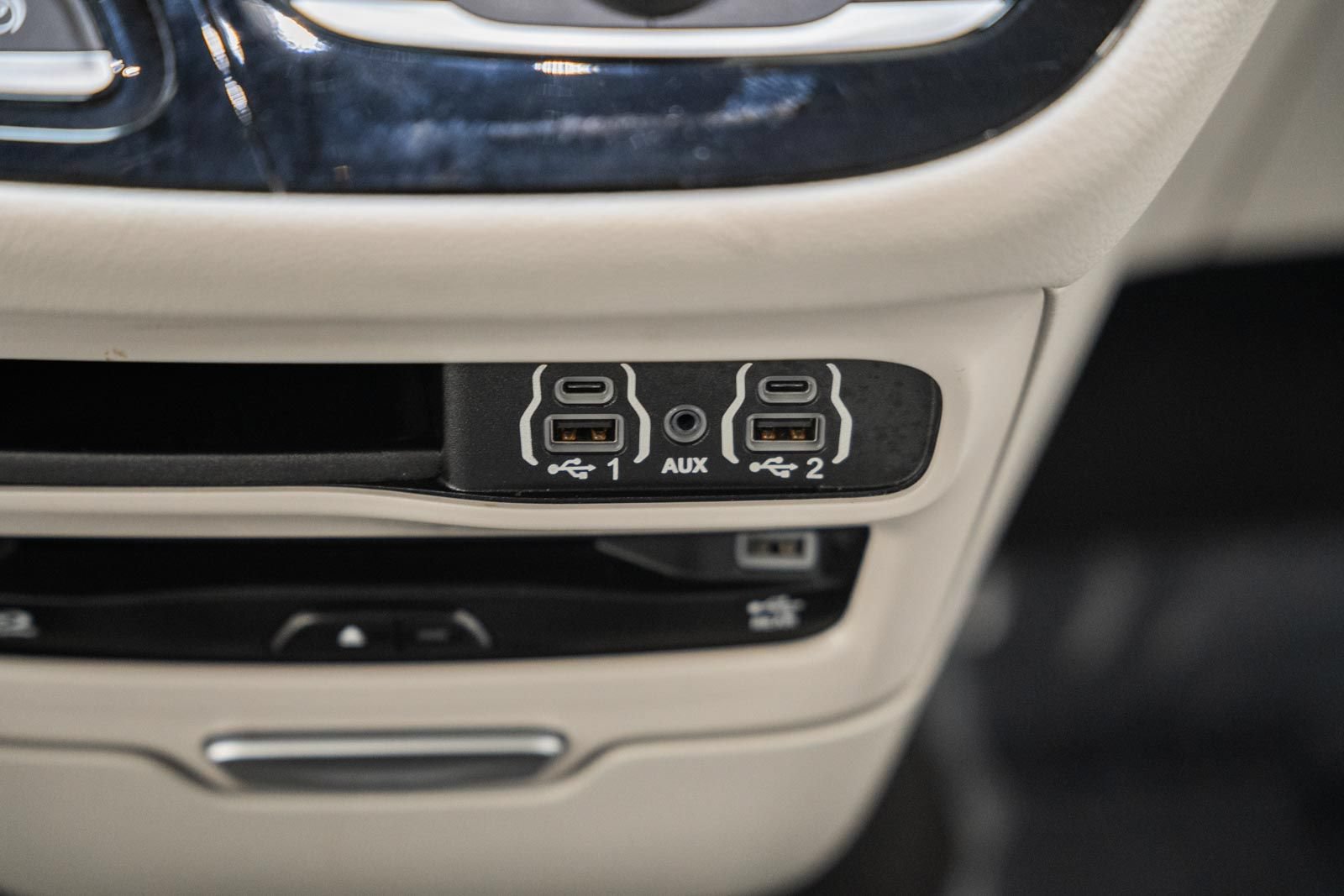 Used 2021 Chrysler Pacifica Touring-L w/ Uconnect Theater Family Group FWD image 29