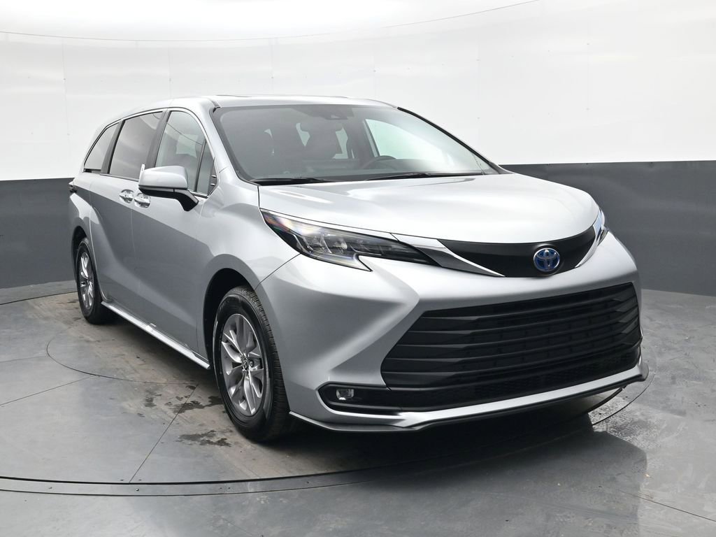 Used 2025 Toyota Sienna XLE 360° Tour