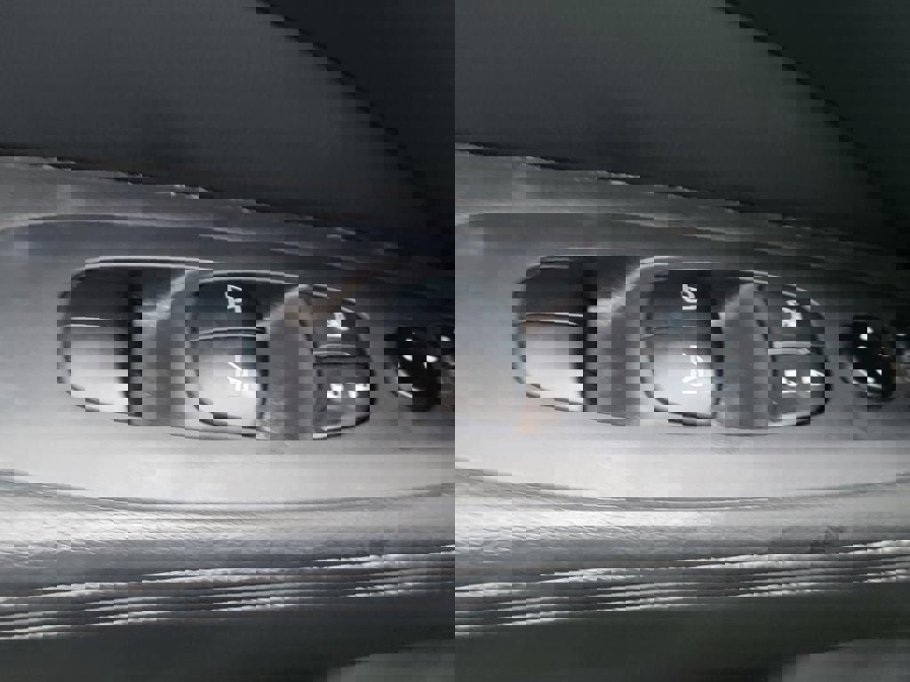 Used 2020 Nissan Pathfinder Platinum image 15