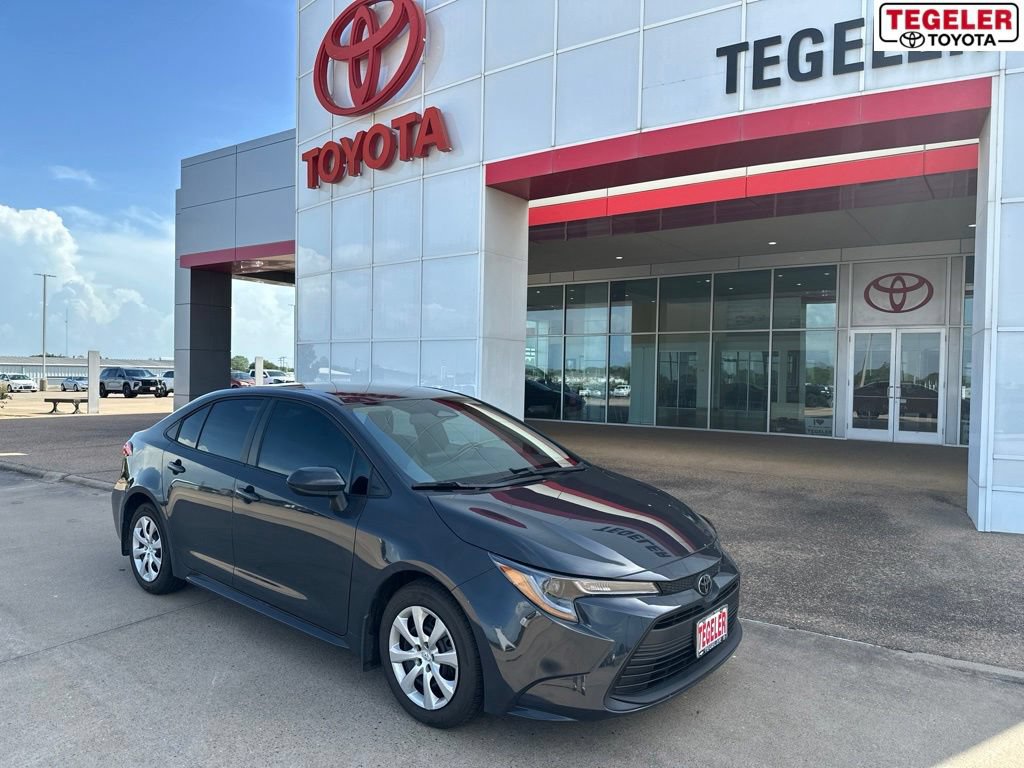 Used 2026 Toyota Corolla LE FWD video 1