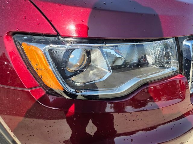 Used 2018 Jeep Grand Cherokee Limited image 19