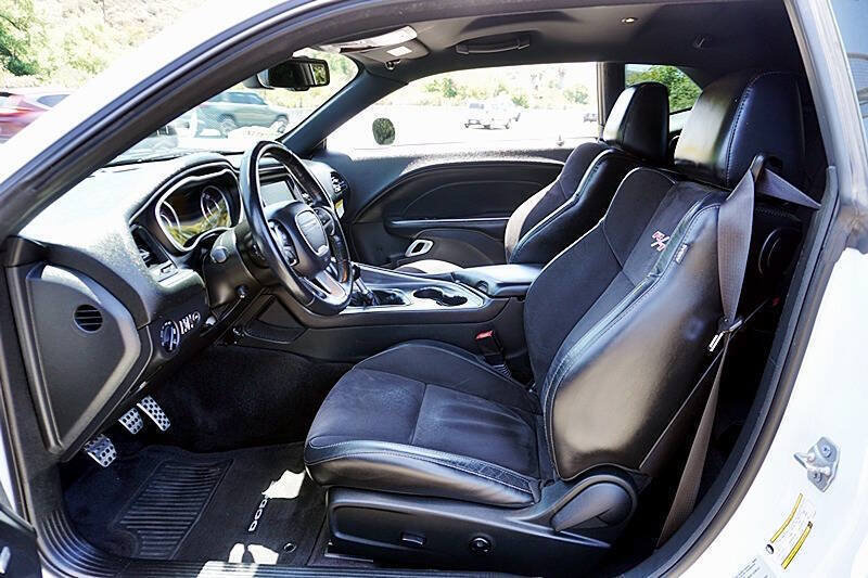 Used 2015 Dodge Challenger R/T Scat Pack w/ Scat Pack Appearance Package RWD image 16
