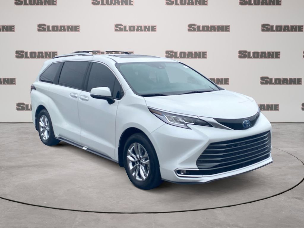 Used 2024 Toyota Sienna Limited image 7