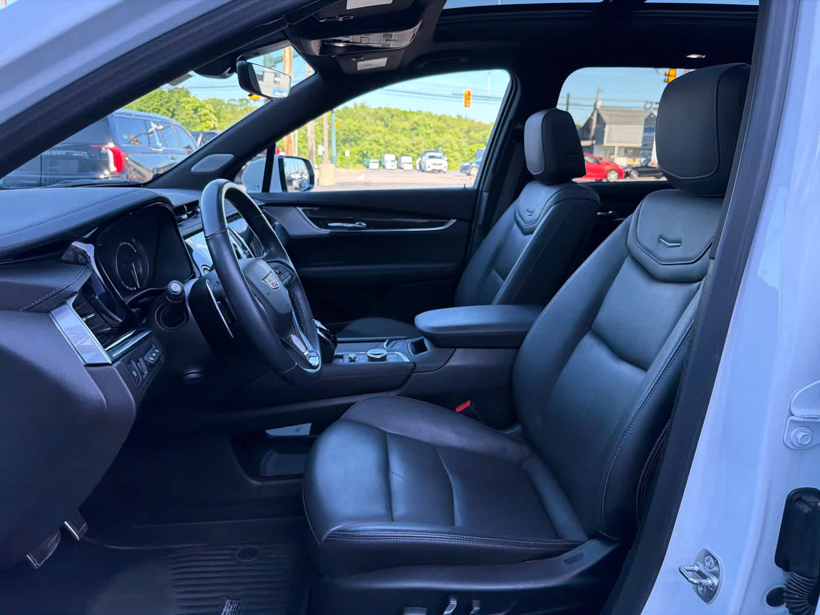 Used 2024 Cadillac XT6 Sport w/ LPO, ONYX Package AWD/4WD image 4