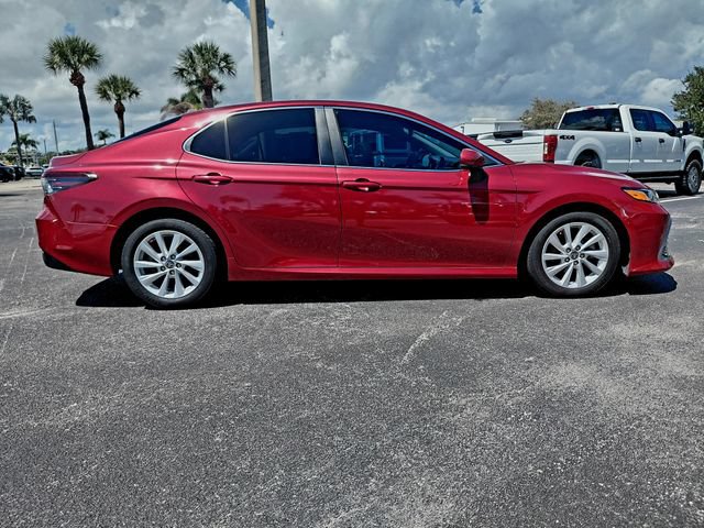 Used 2022 Toyota Camry LE FWD image 3