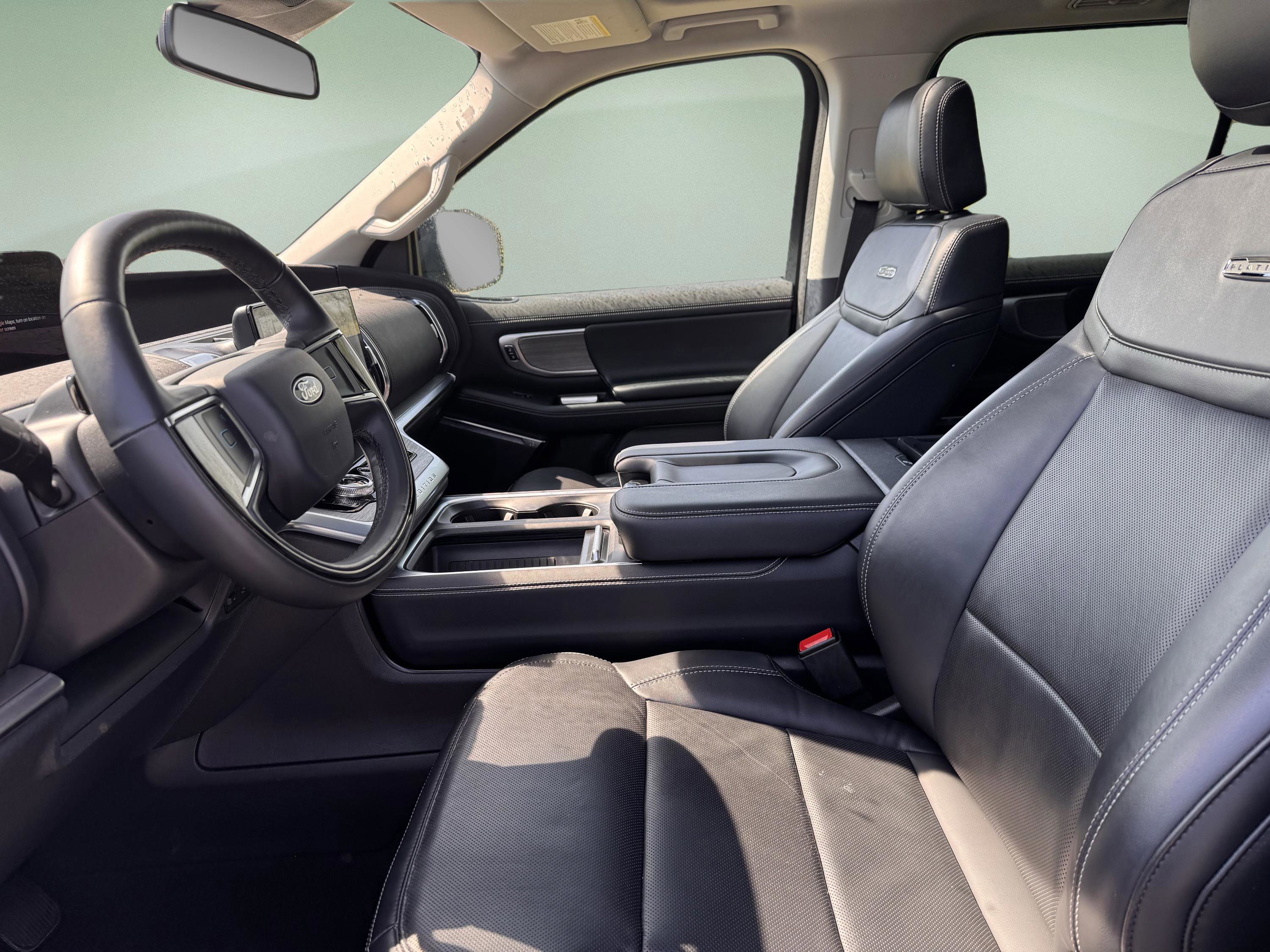 Used 2025 Ford Expedition Platinum image 7
