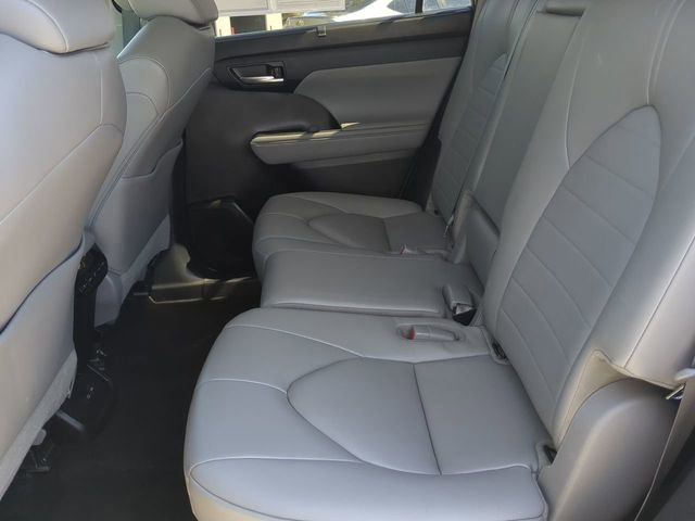 Used 2023 Toyota Highlander XLE image 14