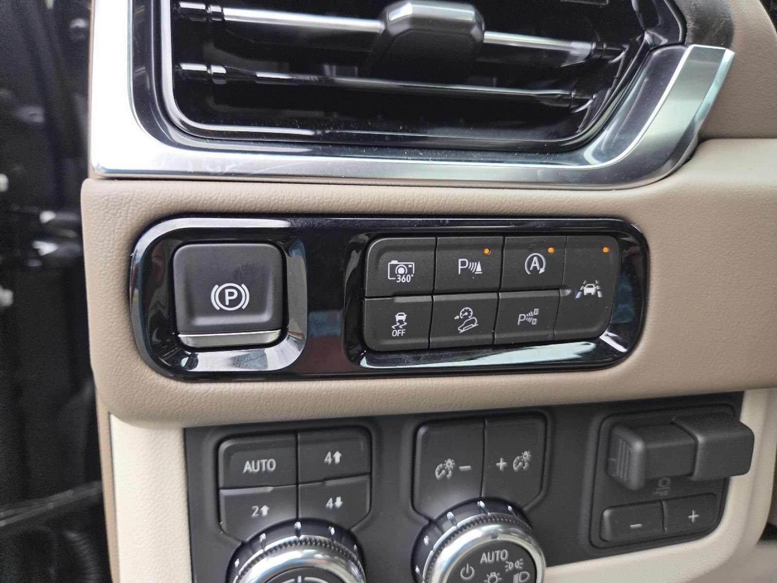 New 2026 GMC Yukon XL Denali w/ Denali Reserve Package AWD/4WD image 15