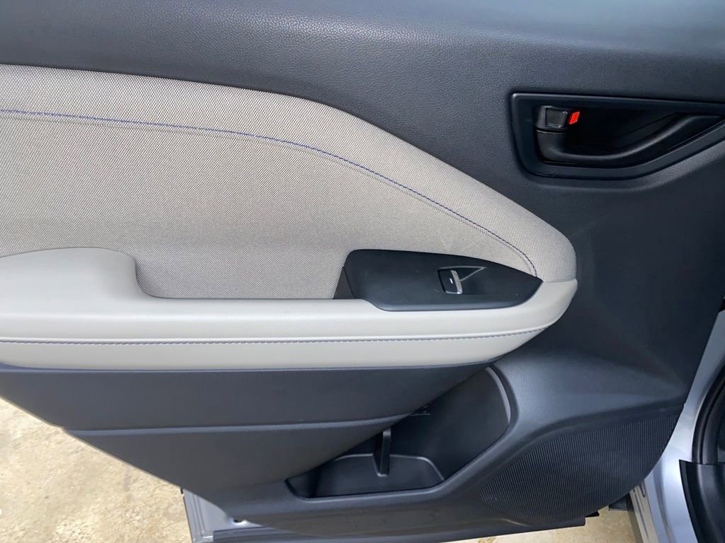 Used 2025 Subaru Forester Premium image 32