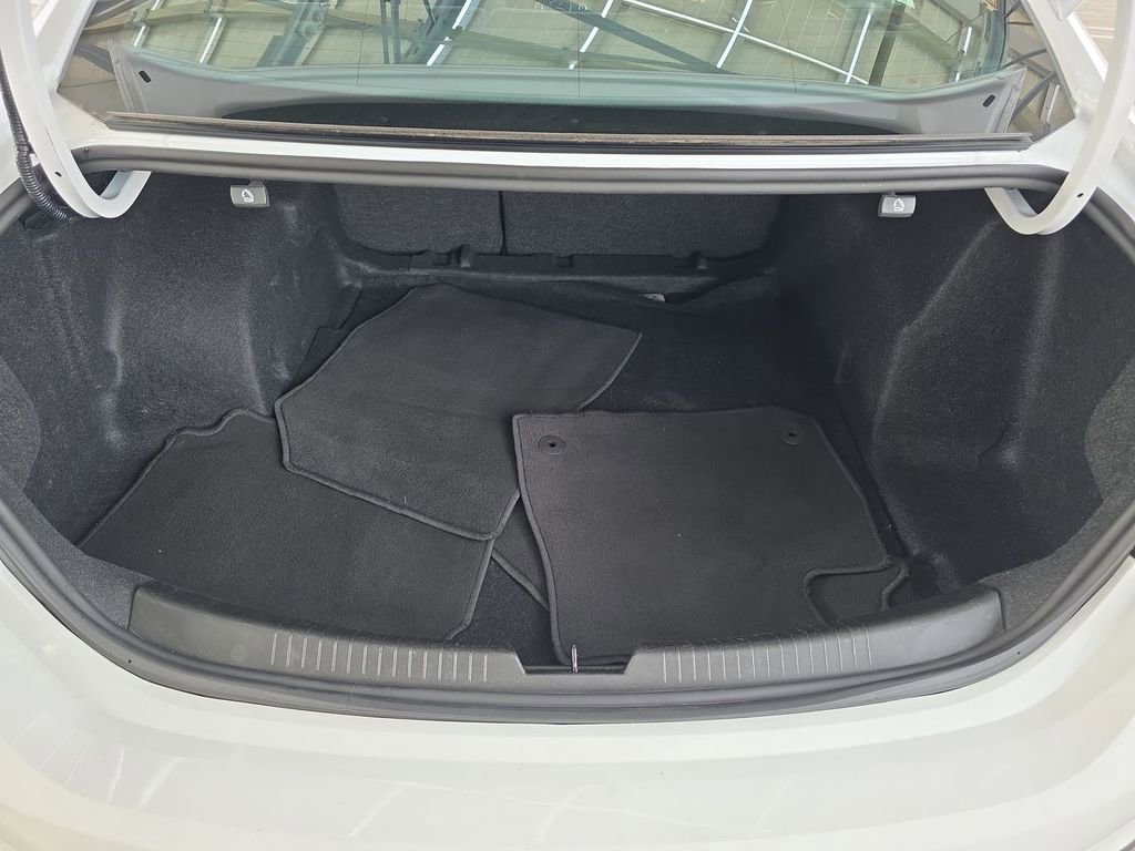 Used 2025 Chevrolet Malibu RS image 27