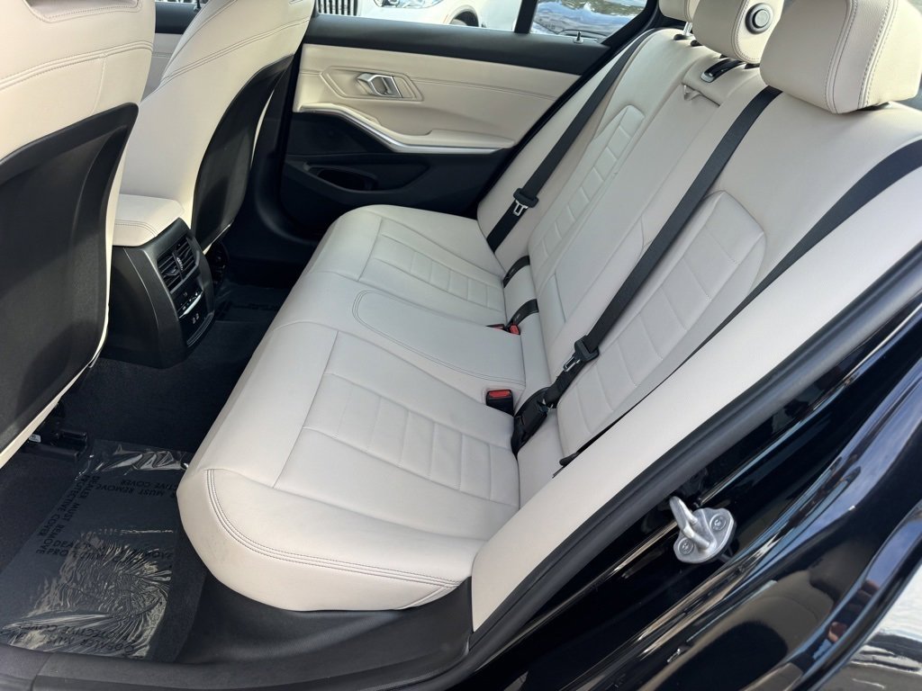 Used 2025 BMW 330i Sedan w/ Premium Package image 31