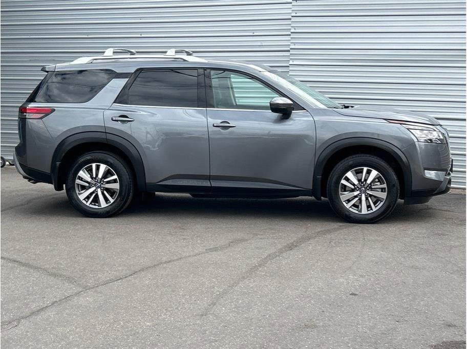 Used 2024 Nissan Pathfinder SL image 11