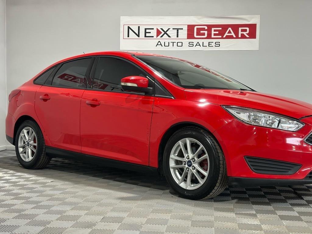 Used 2015 Ford Focus SE FWD image 2