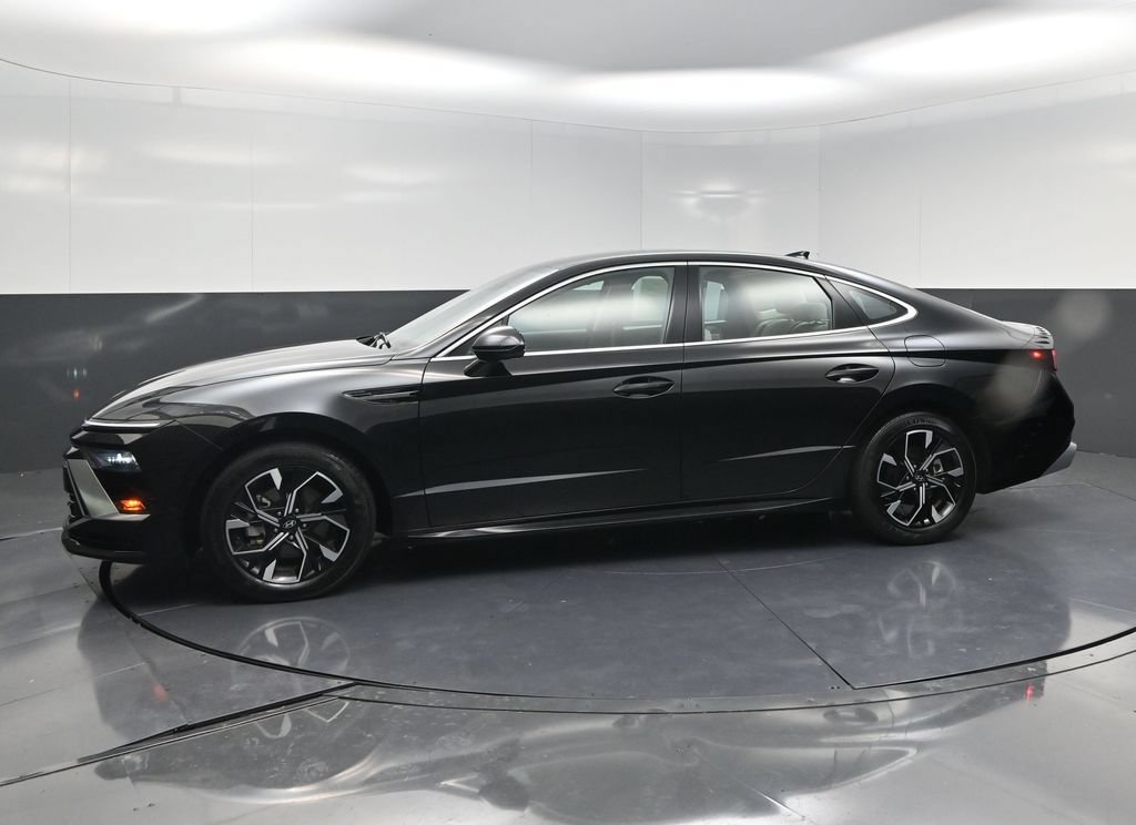 Used 2025 Hyundai Sonata SEL FWD image 3