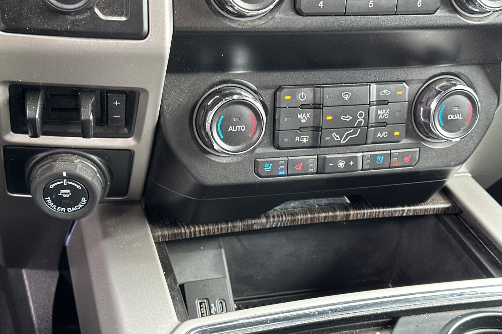 Used 2020 Ford F350 Lariat w/ Lariat Value Package image 18