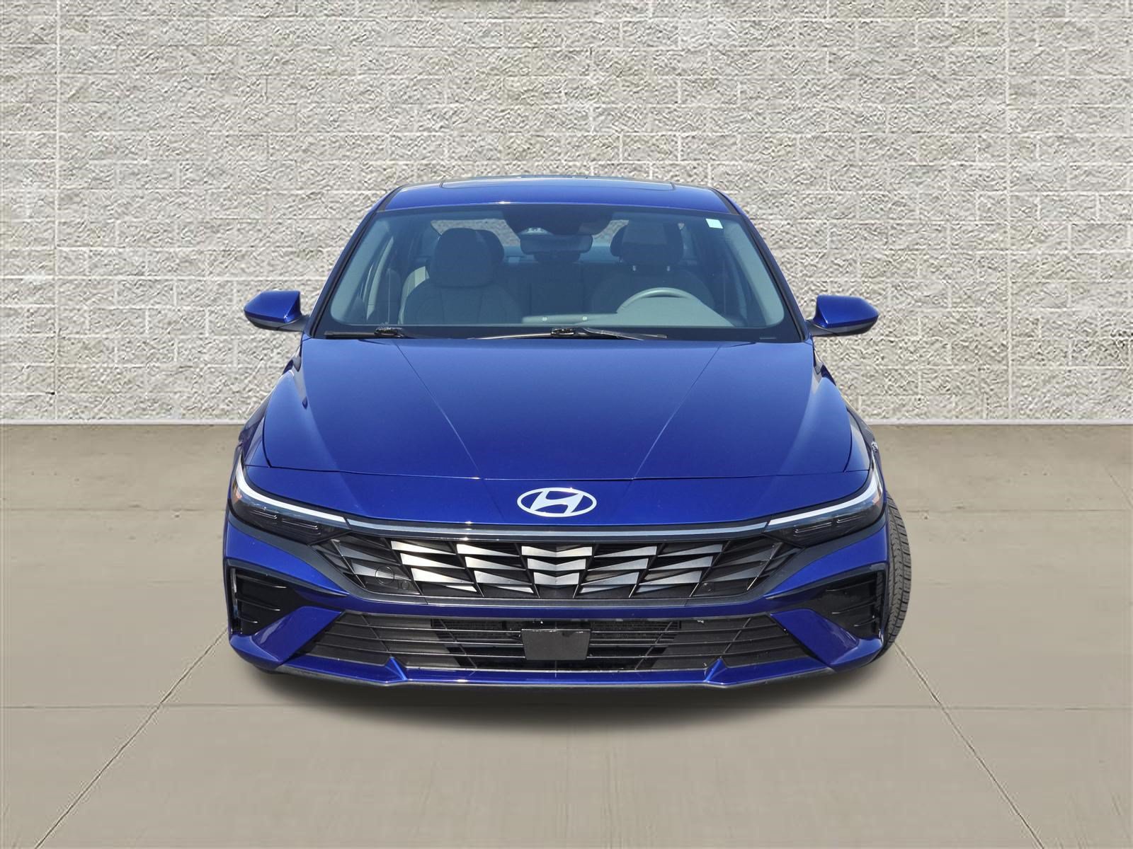 Used 2024 Hyundai Elantra SEL w/ Convenience Package FWD image 2