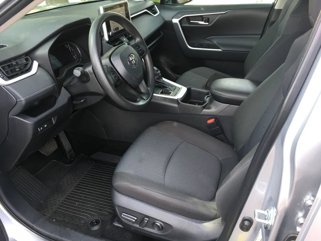 Used 2025 Toyota RAV4 XLE AWD/4WD image 20