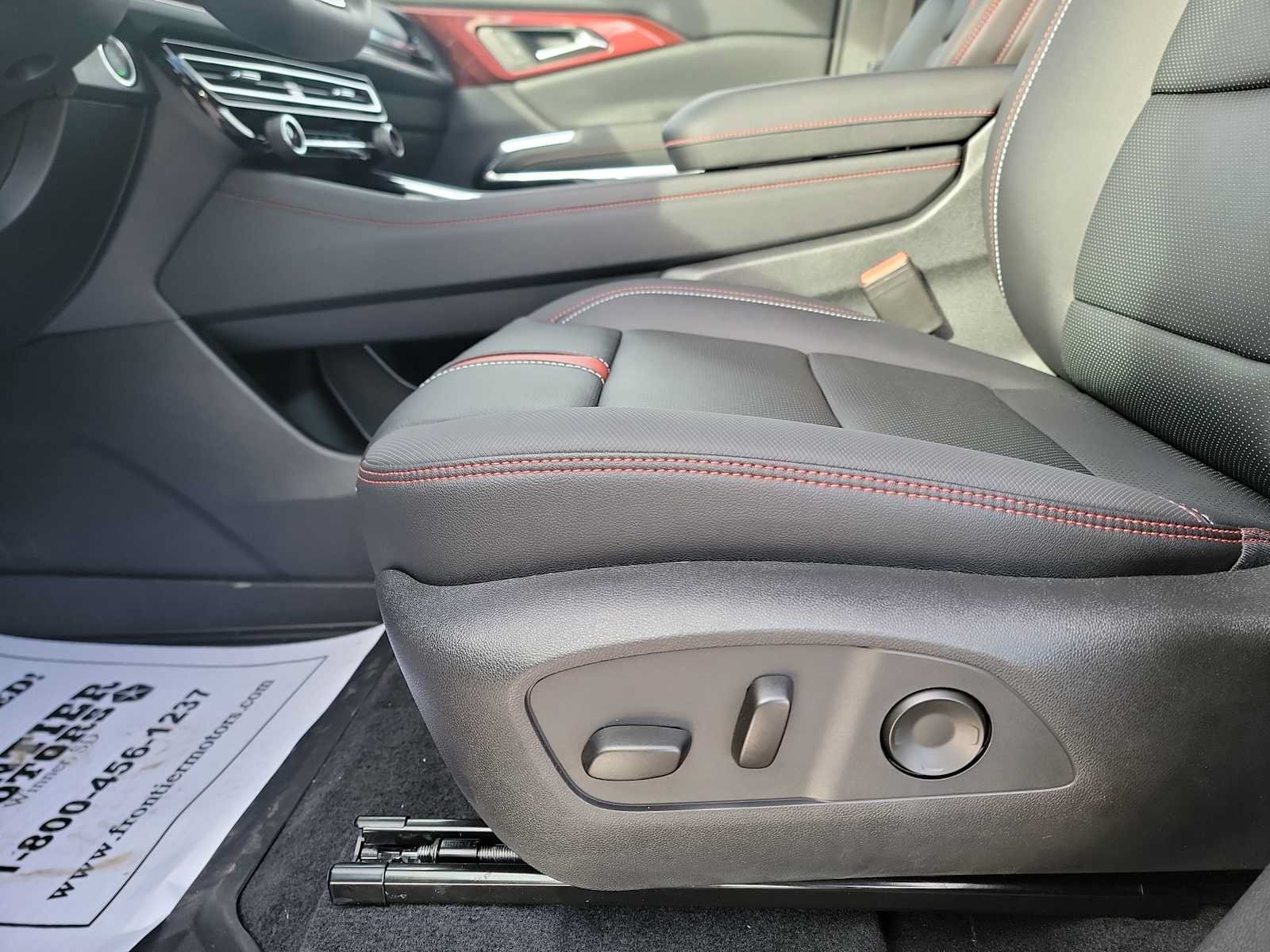 Used 2025 Chevrolet Traverse RS w/ LPO, Floor Liner Package AWD/4WD image 12