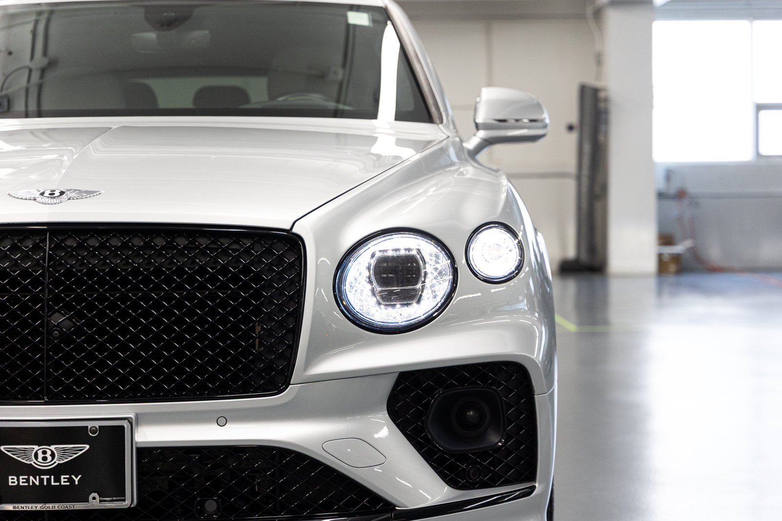 Certified 2023 Bentley Bentayga Plug-In Hybrid AWD/4WD image 10
